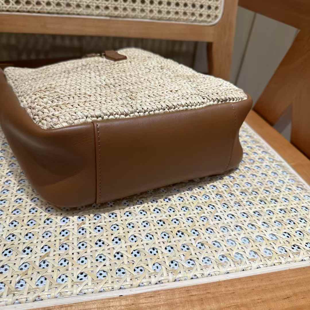 Saint Laurent LE 5 À 7 supple small in raffia and leather view 2