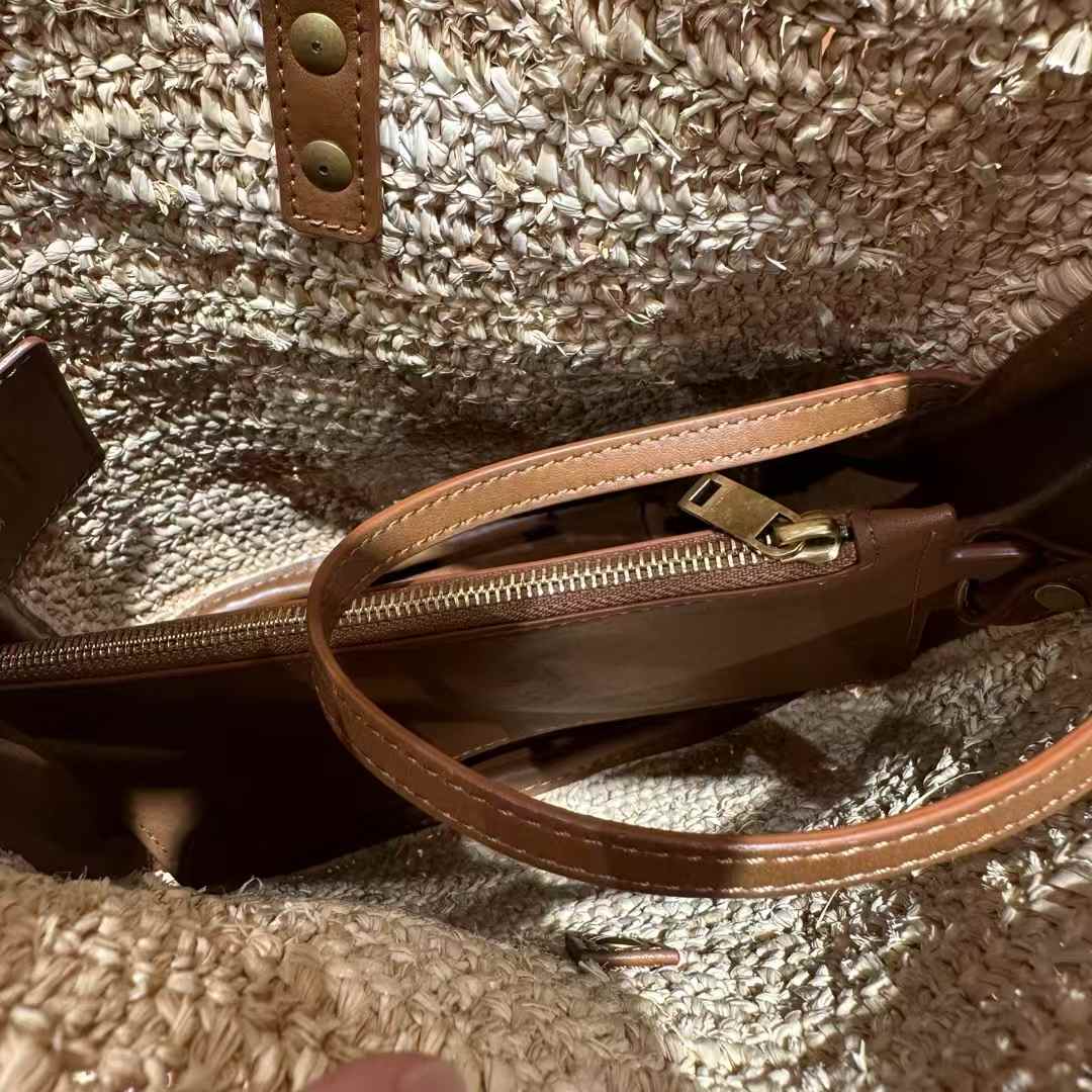 Saint Laurent LE 5 À 7 supple small in raffia and leather view 4
