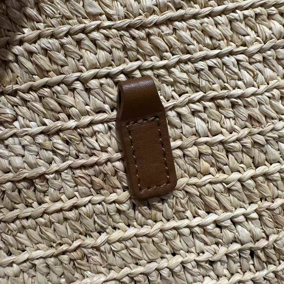 Saint Laurent LE 5 À 7 supple small in raffia and leather view 6