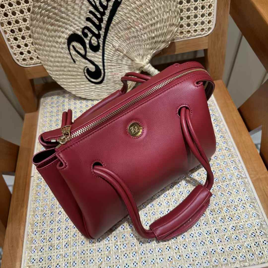 Loewe Medium Madrid bag in supple calfskin view 5