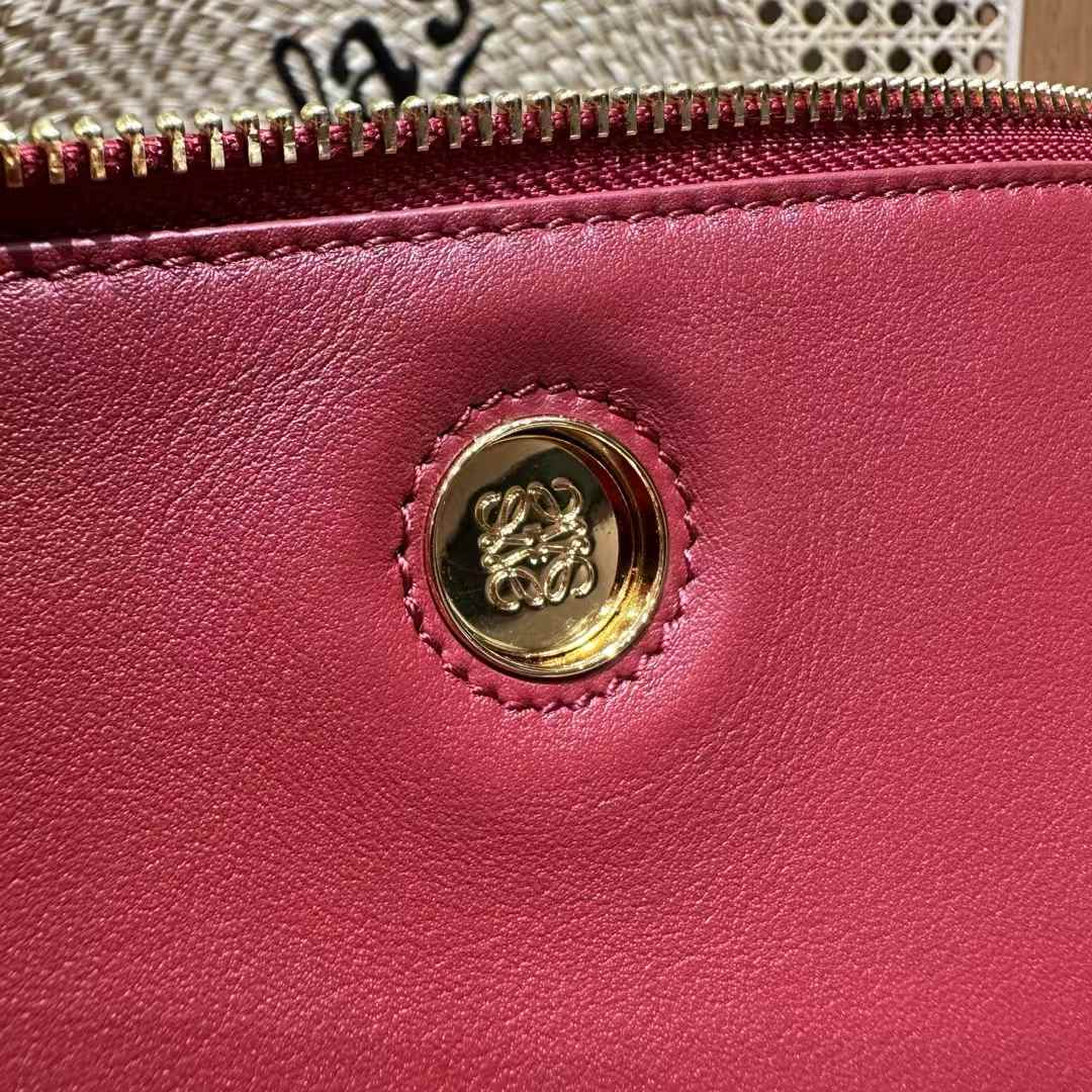 Loewe Medium Madrid bag in supple calfskin view 7