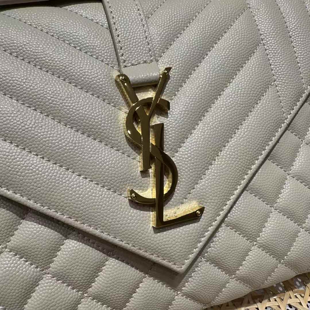 Saint Laurent envelope medium in quilted grain de poudre embossed leather view 3