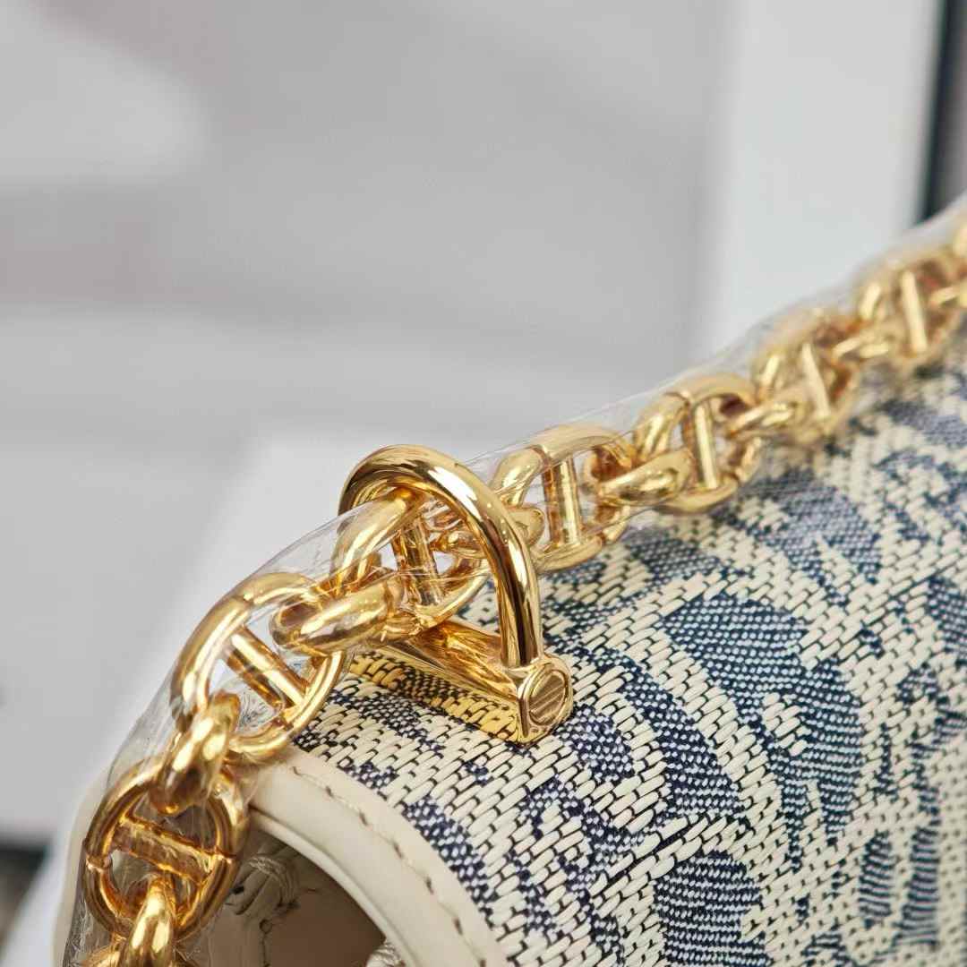 Dior 30 Montaigne East-West Bag with Chain view 5