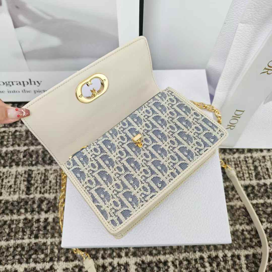 Dior 30 Montaigne East-West Bag with Chain view 6