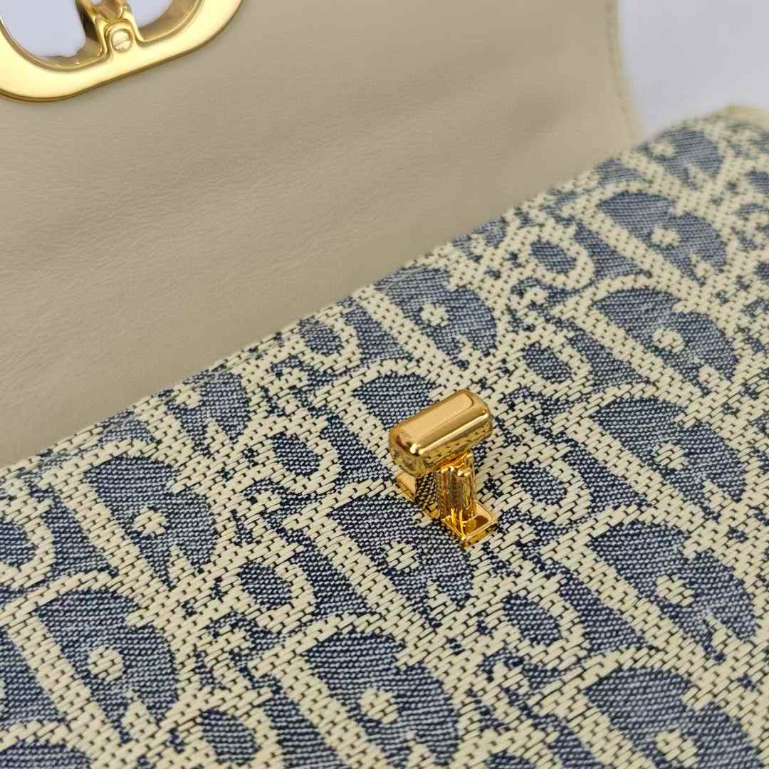 Dior 30 Montaigne East-West Bag with Chain view 8