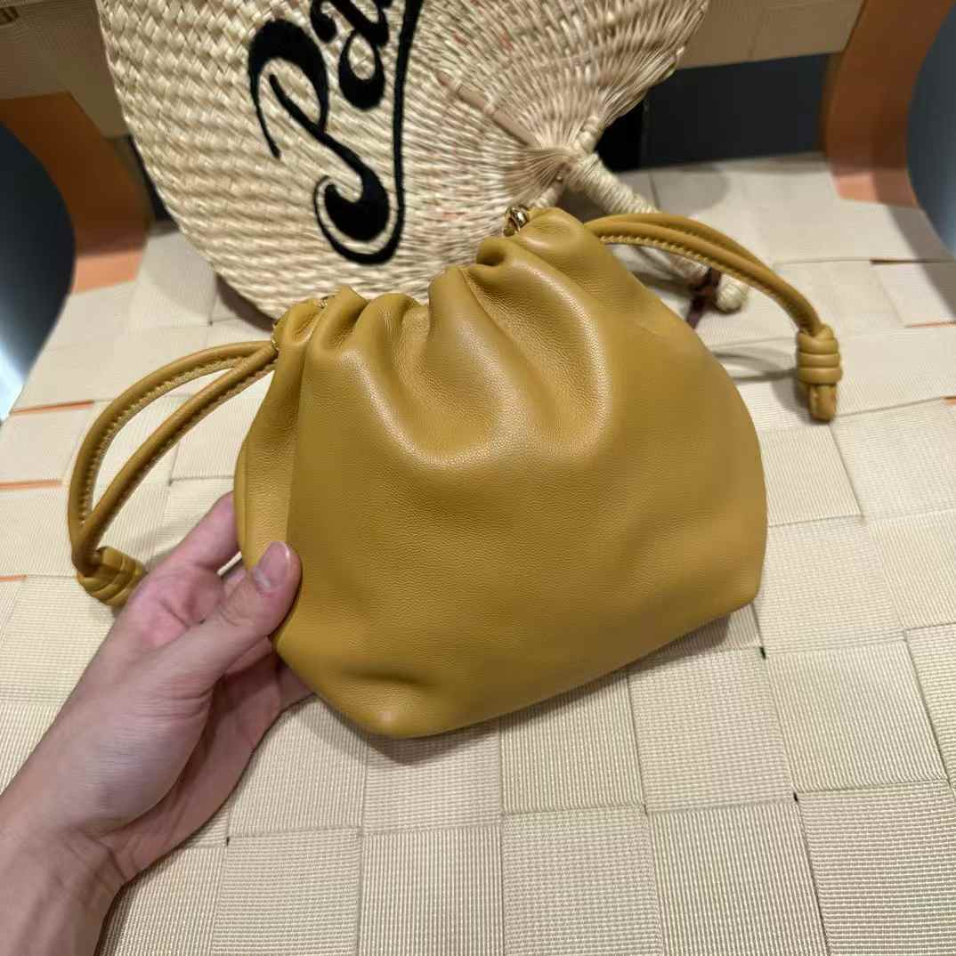 Loewe Mini Flamenco purse in mellow nappa lambskin view 3