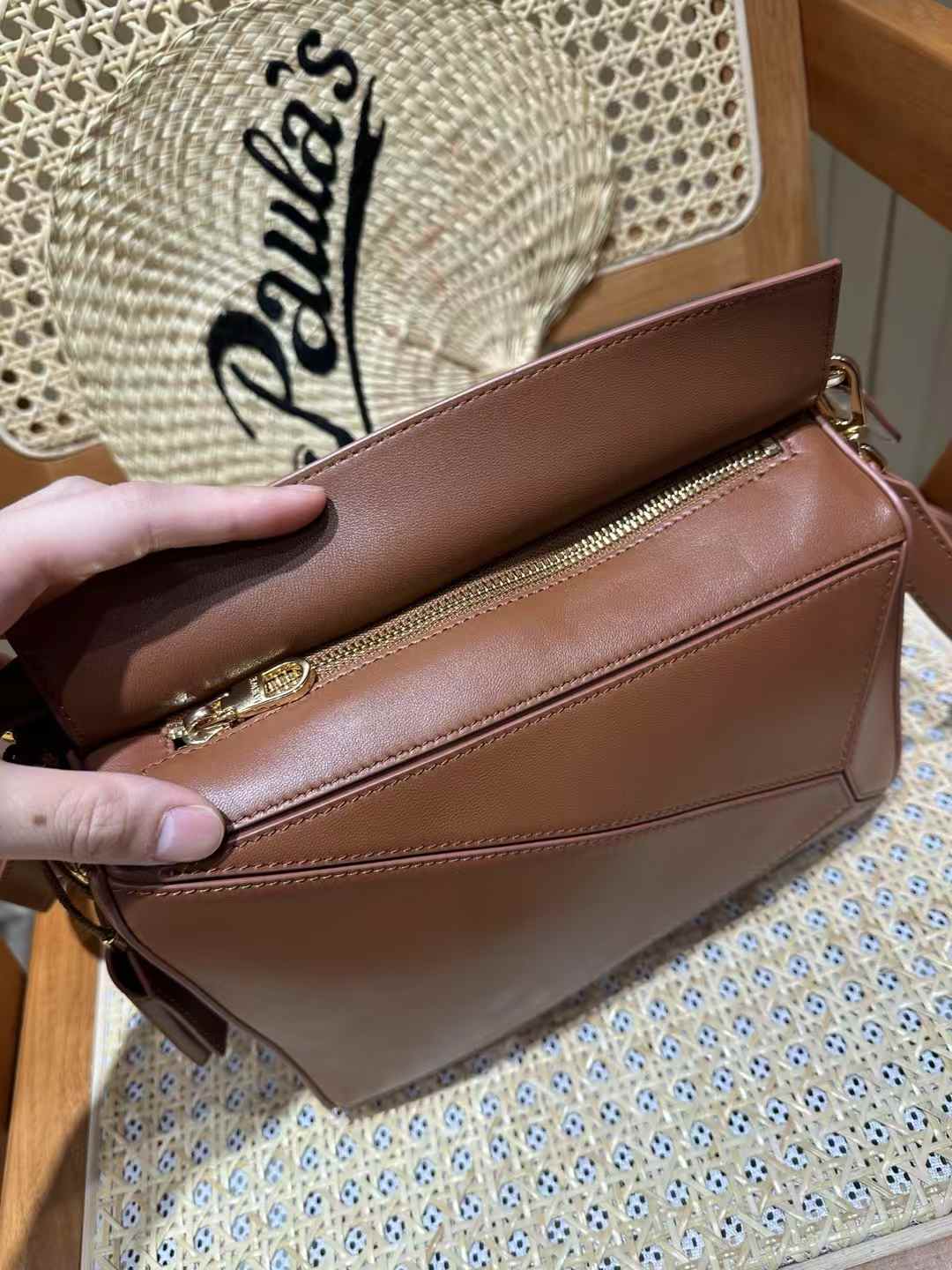 Loewe Featherlight Puzzle bag in nappa lambskin view 4