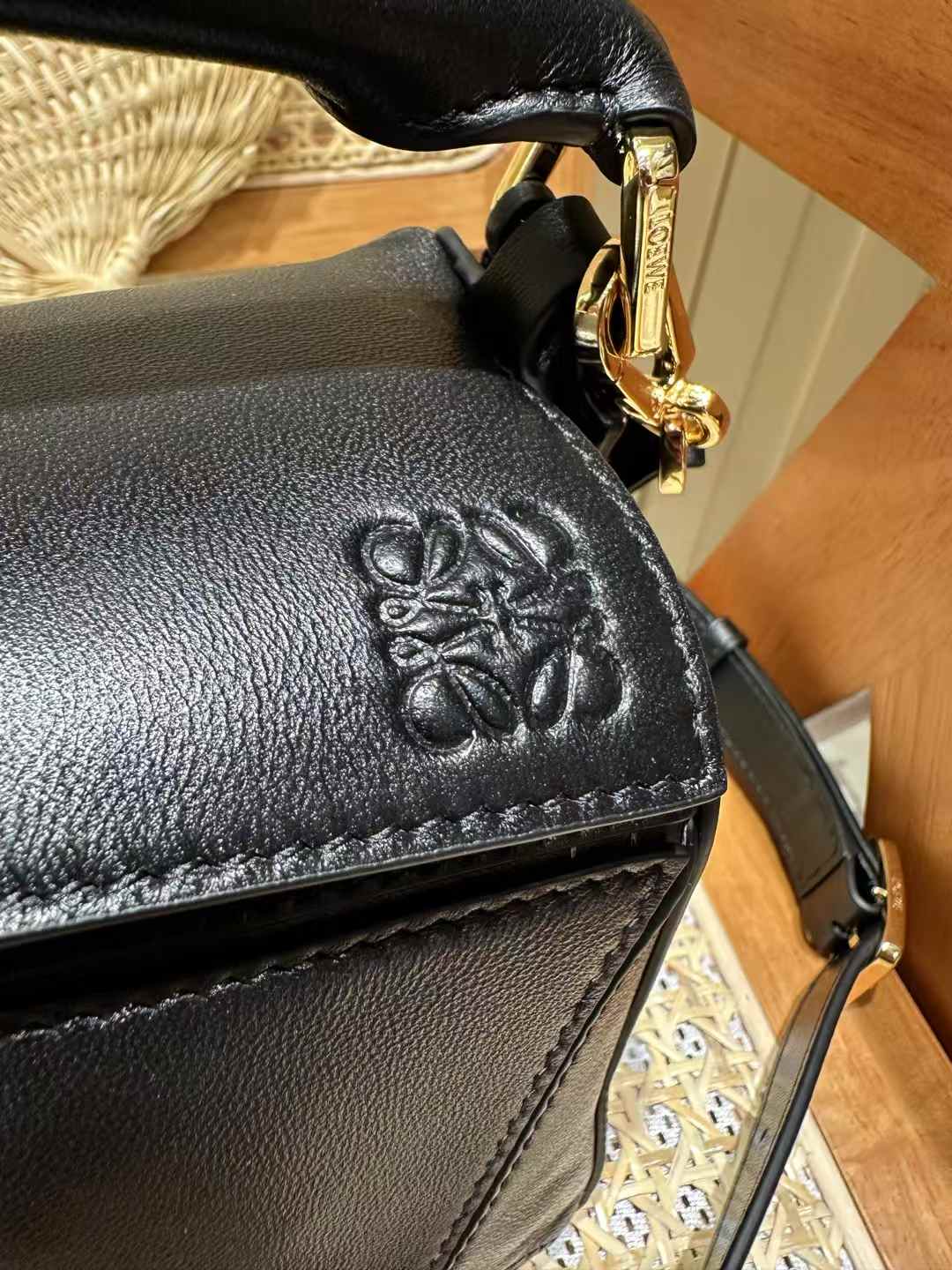 Loewe Featherlight Puzzle bag in nappa lambskin view 3