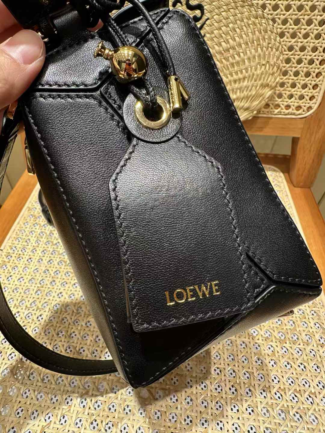 Loewe Featherlight Puzzle bag in nappa lambskin view 4
