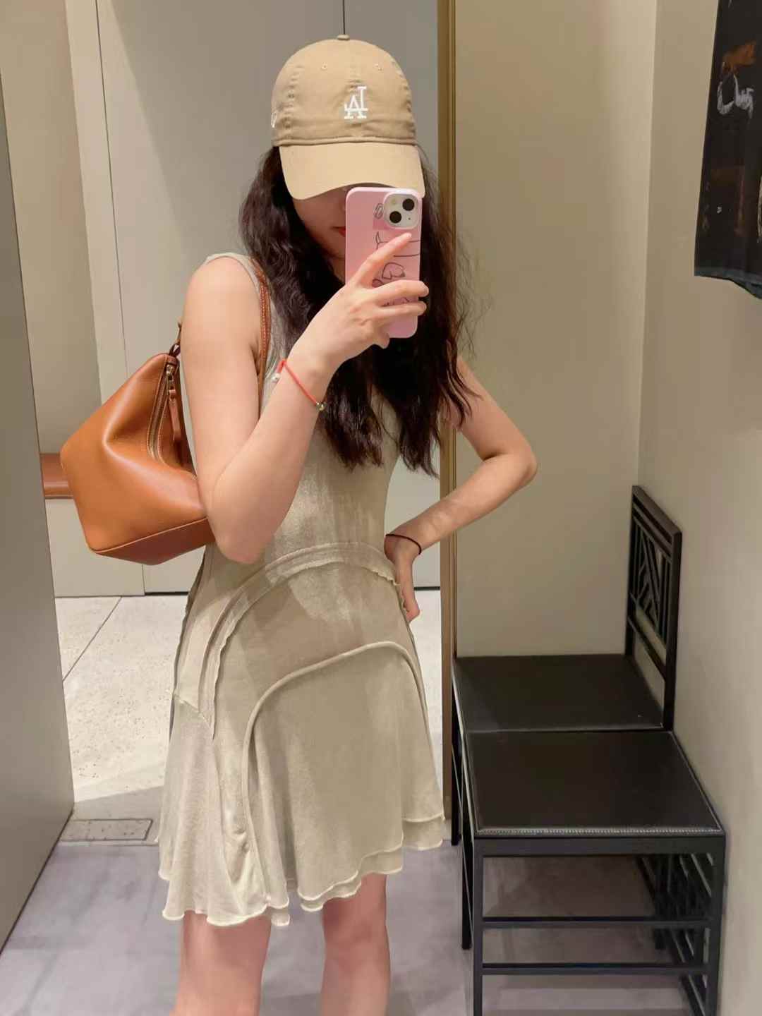 Loewe Hammock hobo in classic calfskin view 9
