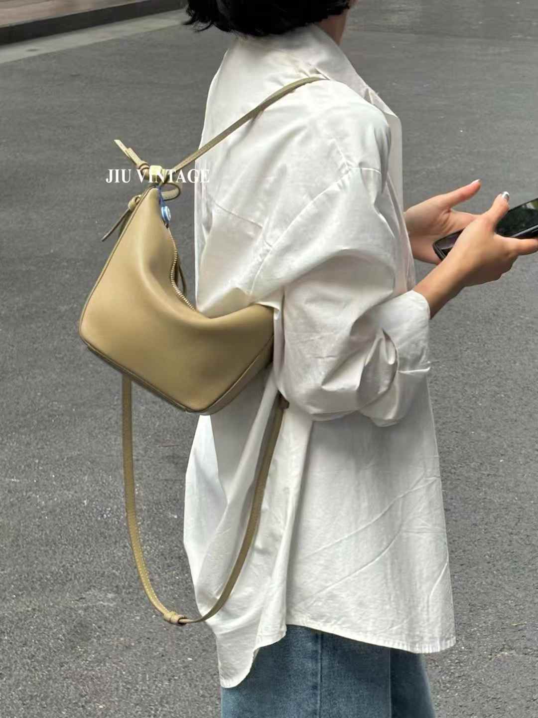 Loewe Hammock hobo in classic calfskin view 9