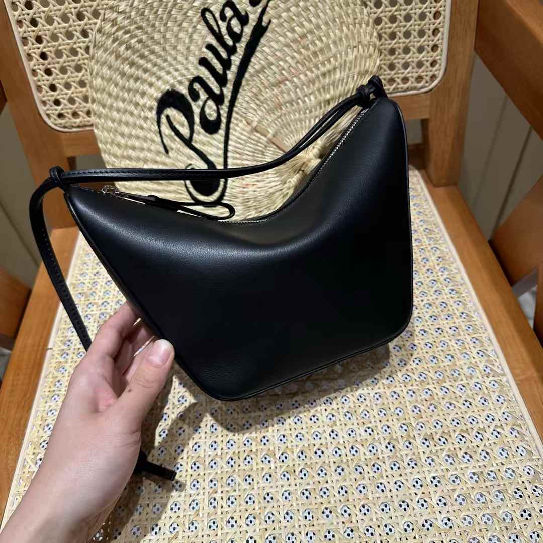 Loewe Hammock hobo in classic calfskin view 1