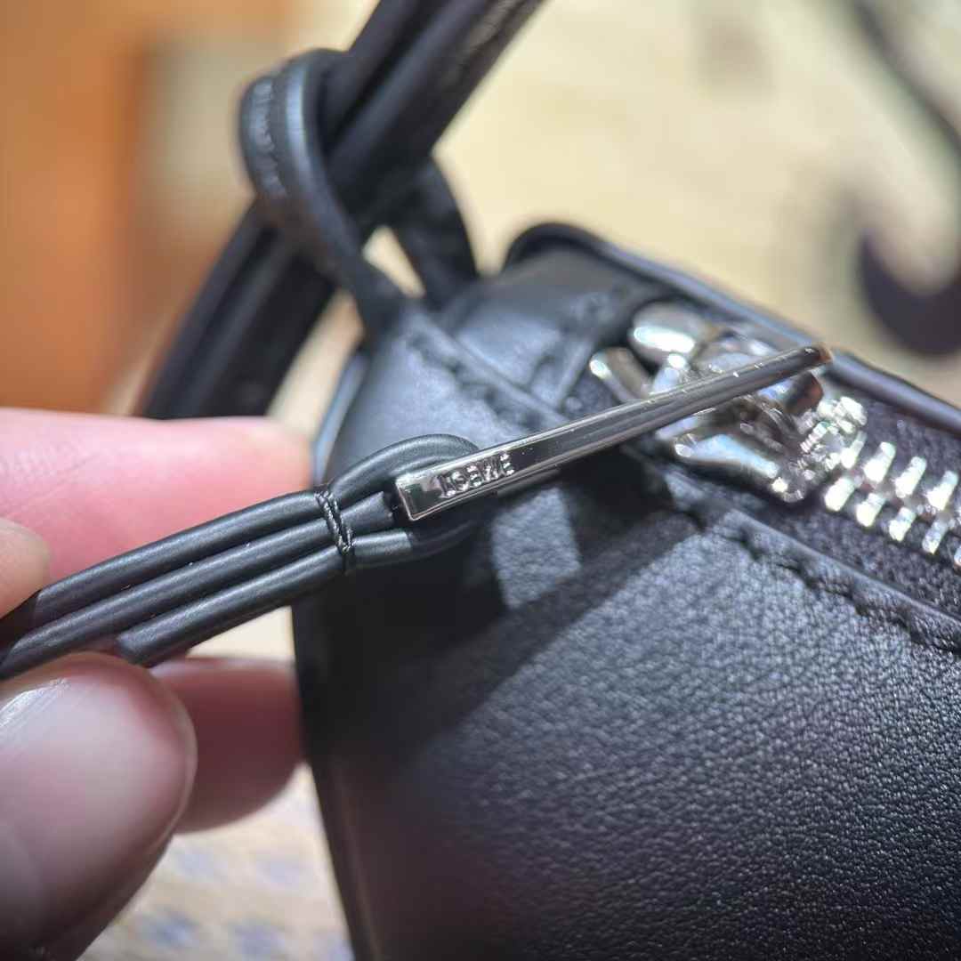 Loewe Hammock hobo in classic calfskin view 5