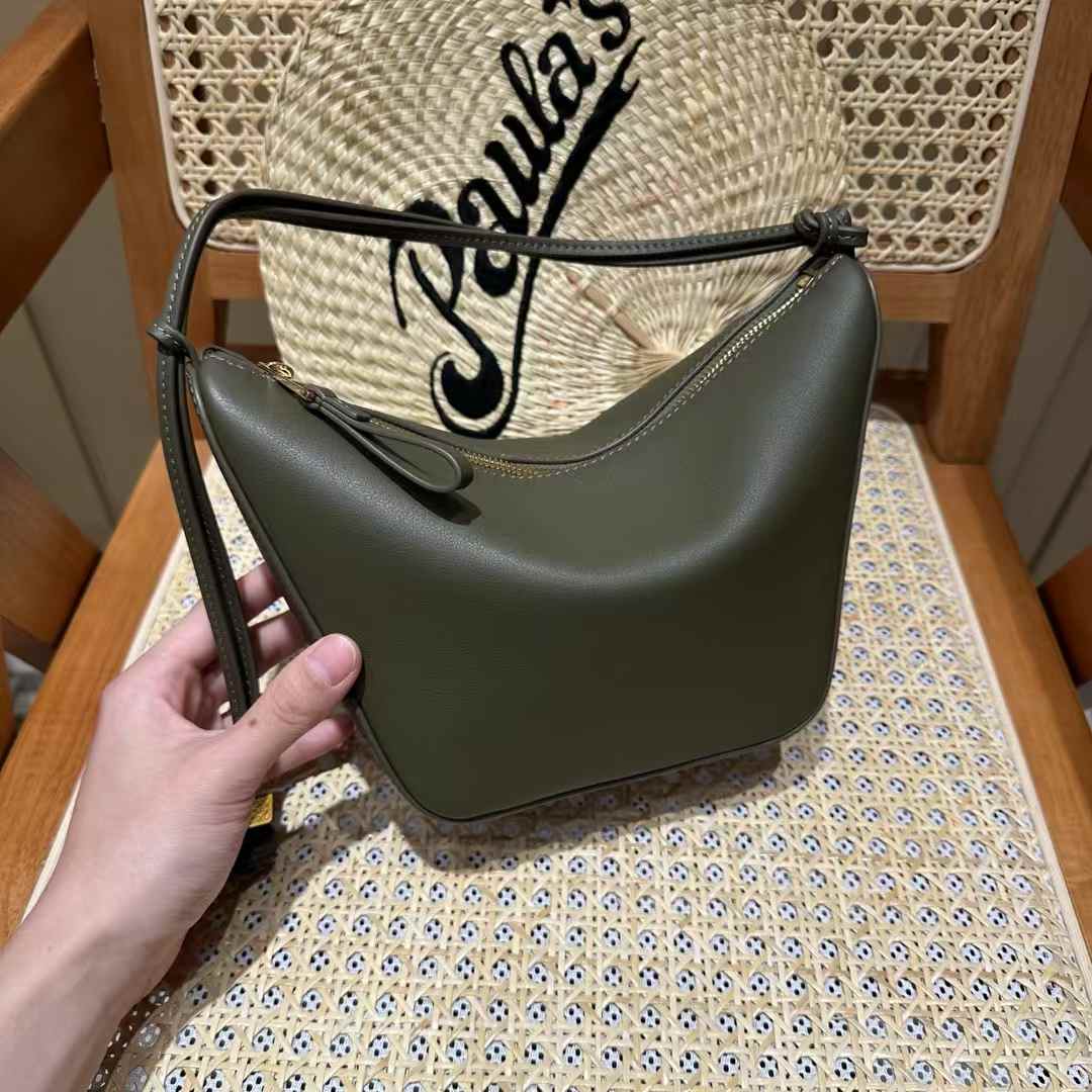Loewe Hammock hobo in classic calfskin view 1