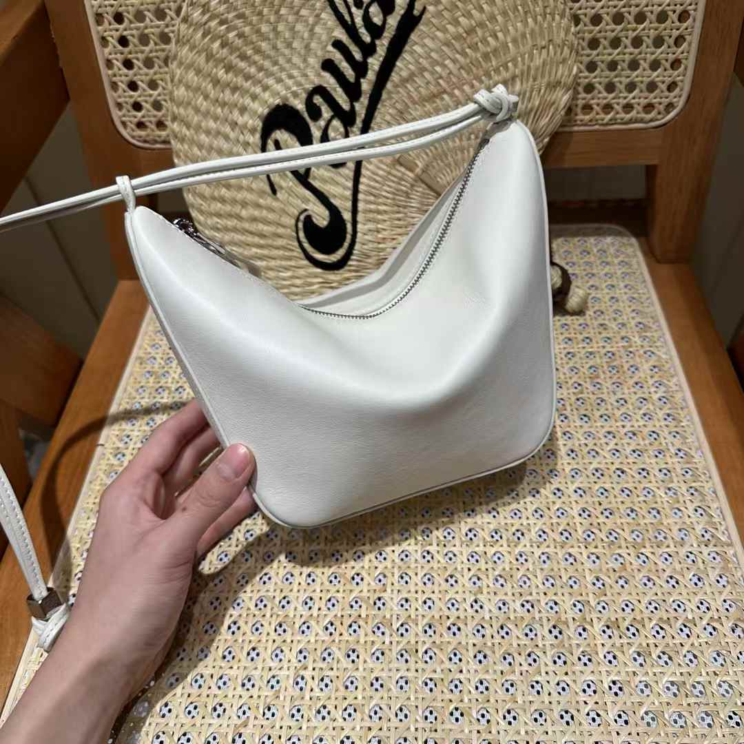 Loewe Hammock hobo in classic calfskin view 1