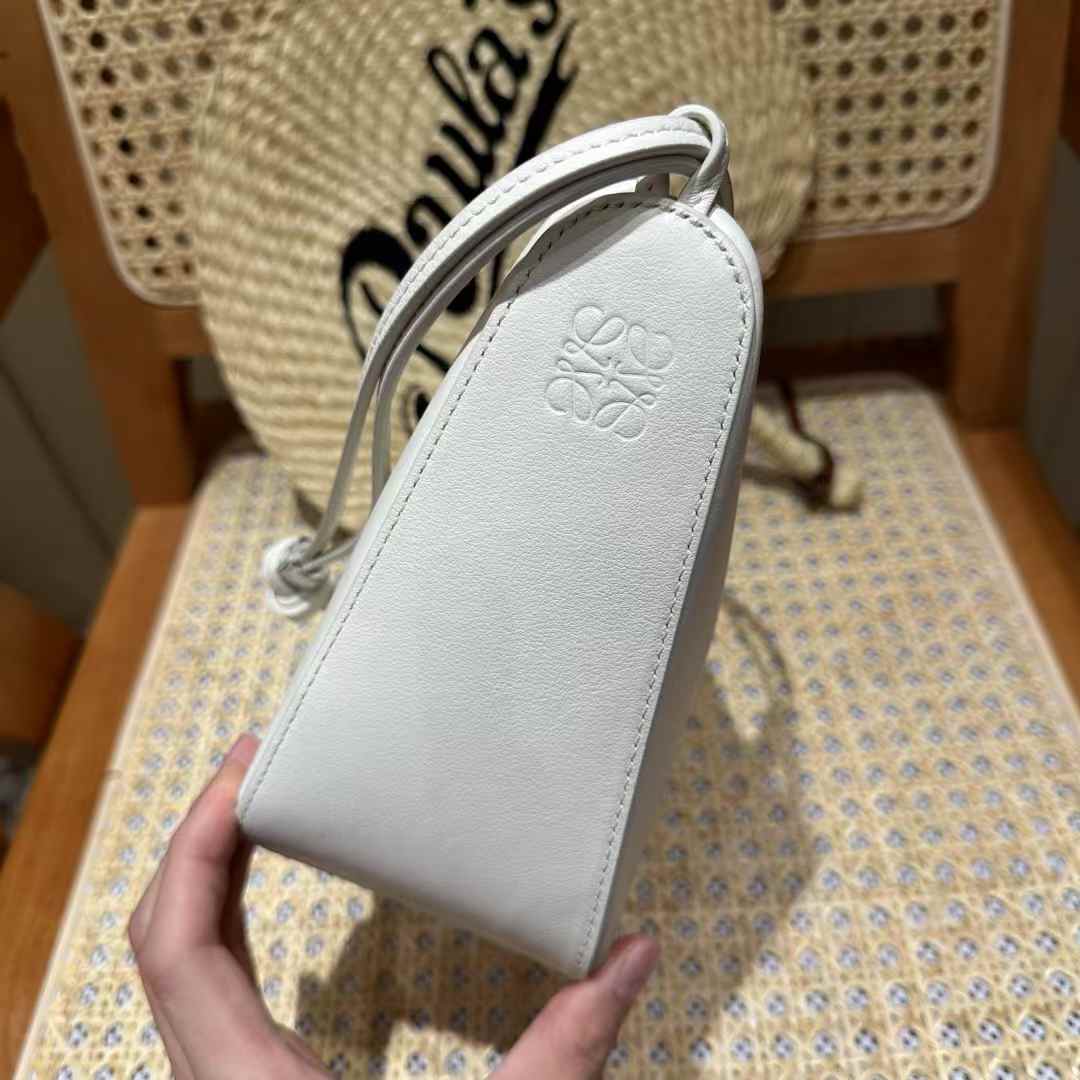 Loewe Hammock hobo in classic calfskin view 2
