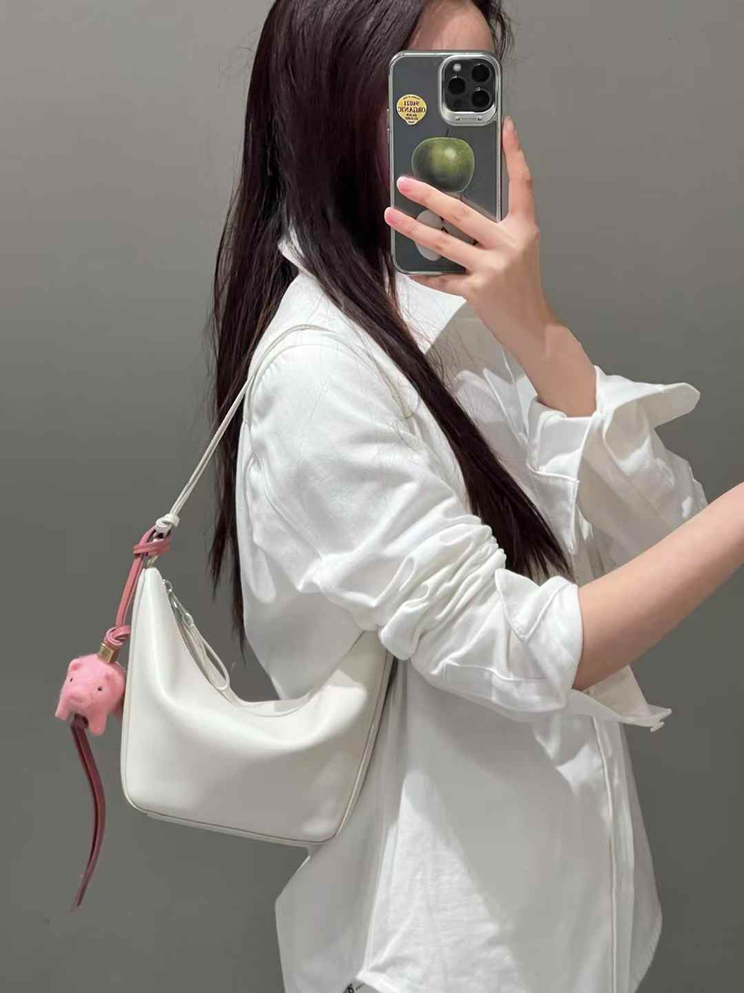 Loewe Hammock hobo in classic calfskin view 9