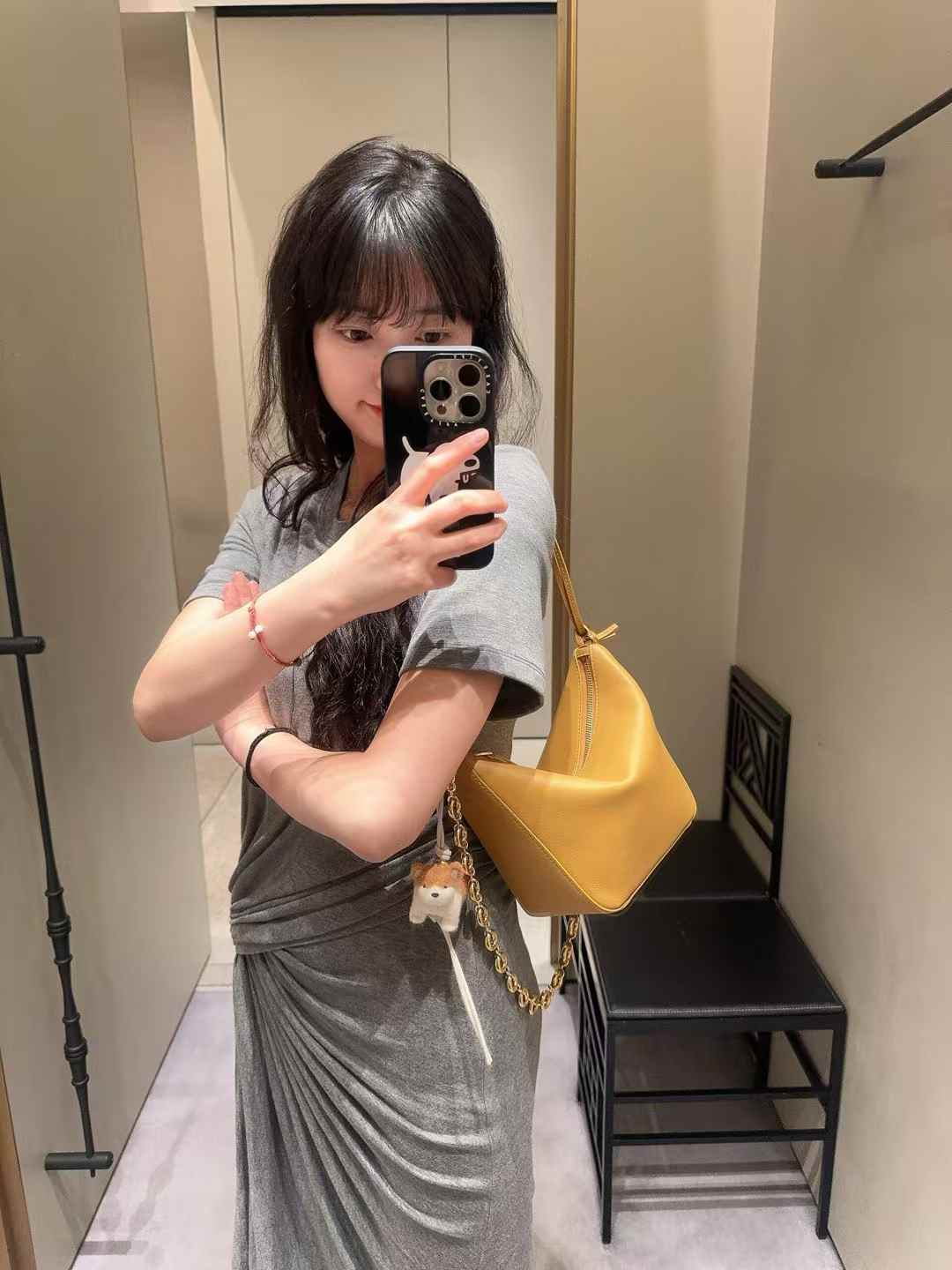 Loewe Hammock hobo in classic calfskin view 9