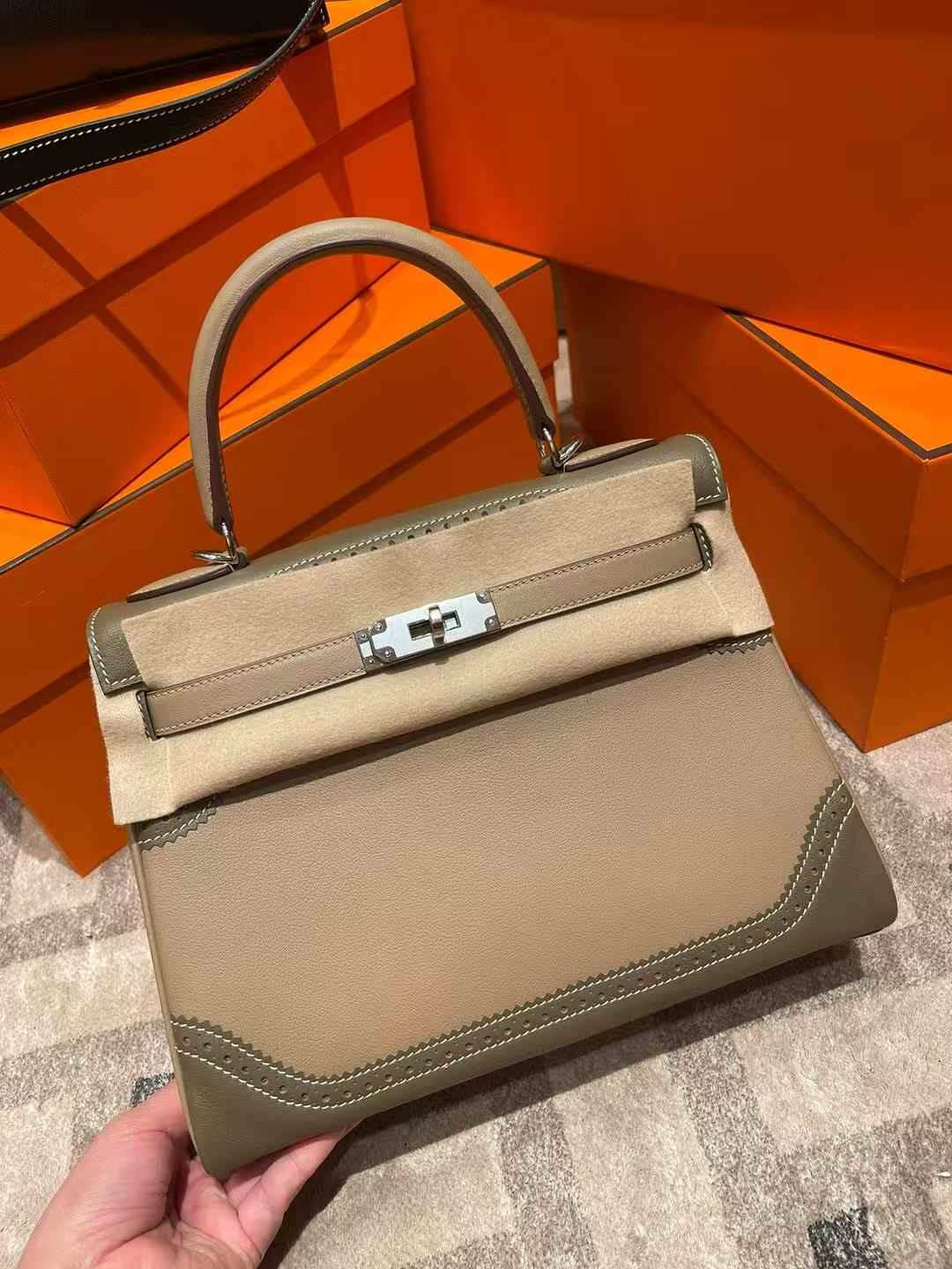 Hermès Kelly 28 Swift view 1