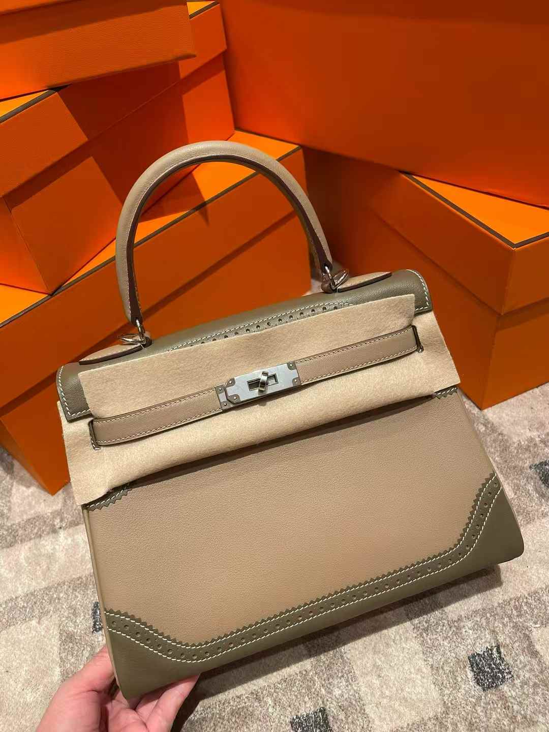 Hermès Kelly 28 Swift view 2
