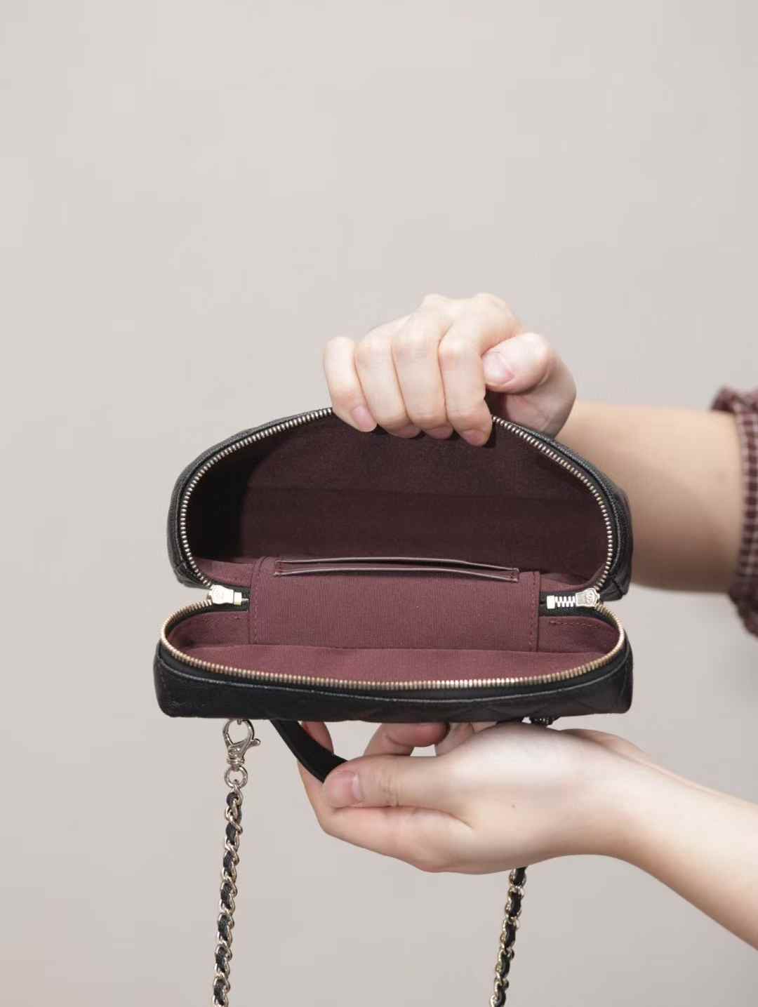 Chanel Clutch with Chain view 3