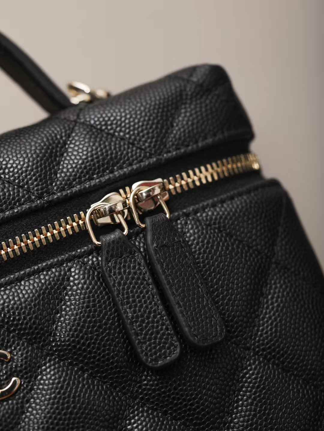 Chanel Clutch with Chain view 4