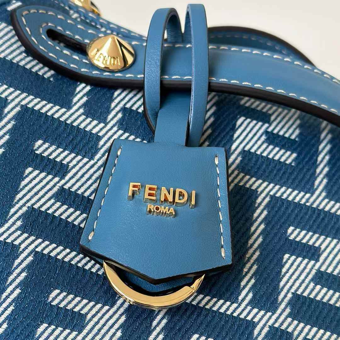Fendi By The Way Soft Medium view 4