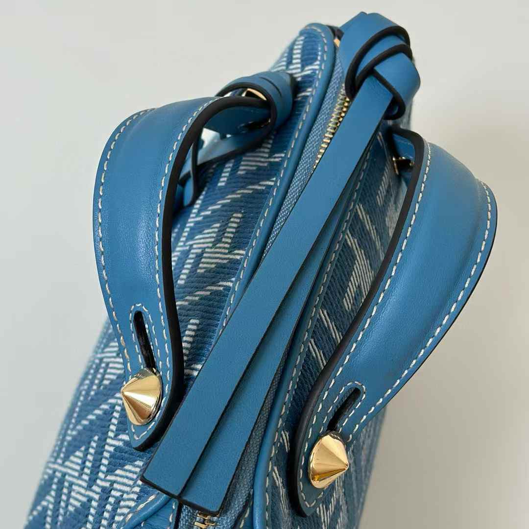 Fendi By The Way Soft Medium view 5