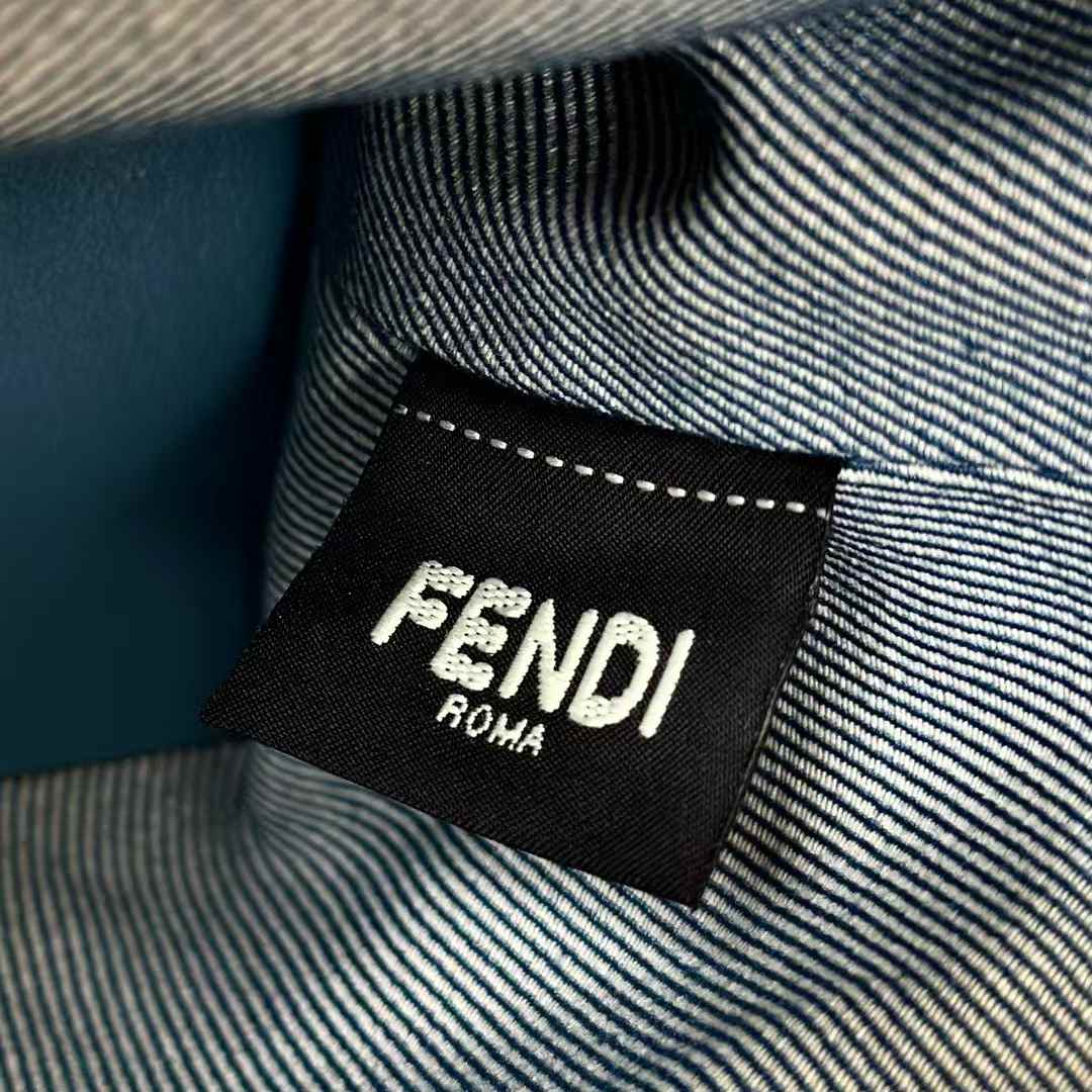 Fendi By The Way Soft Medium view 6
