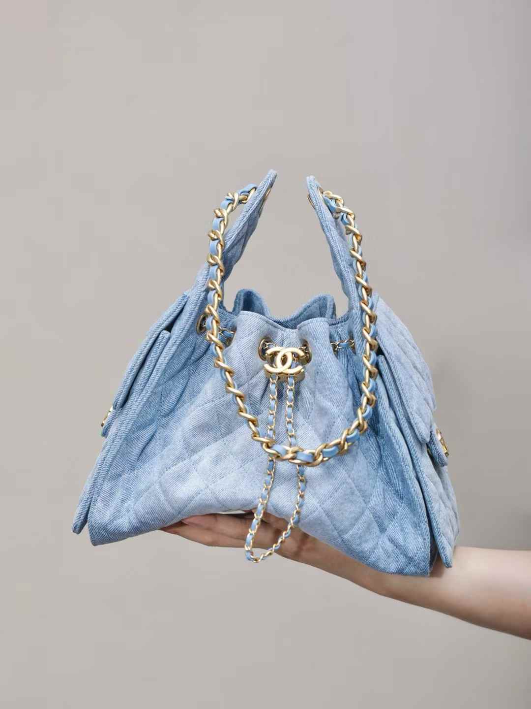 Chanel 25 Handbag view 1