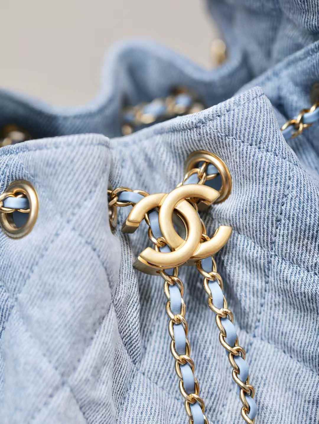 Chanel 25 Handbag view 4