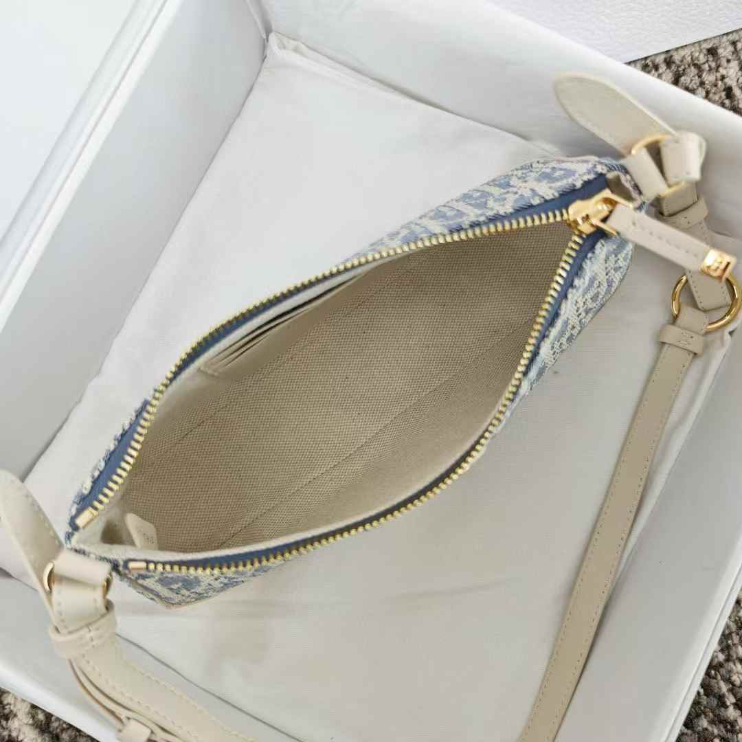 Dior Montaigne30 Mini Bag view 5