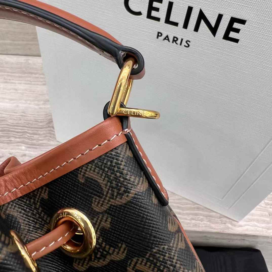 Celine TEEN CLARA BAG IN Triomphe Canvas and calfskin view 7