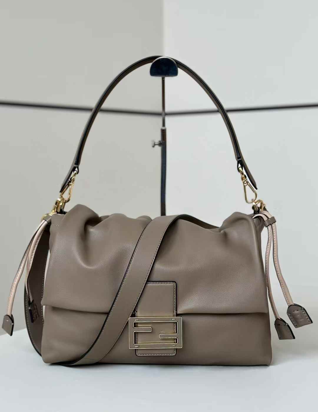 Fendi Mamma Baguette Large view 1