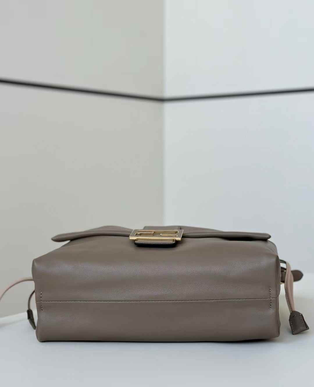 Fendi Mamma Baguette Large view 4