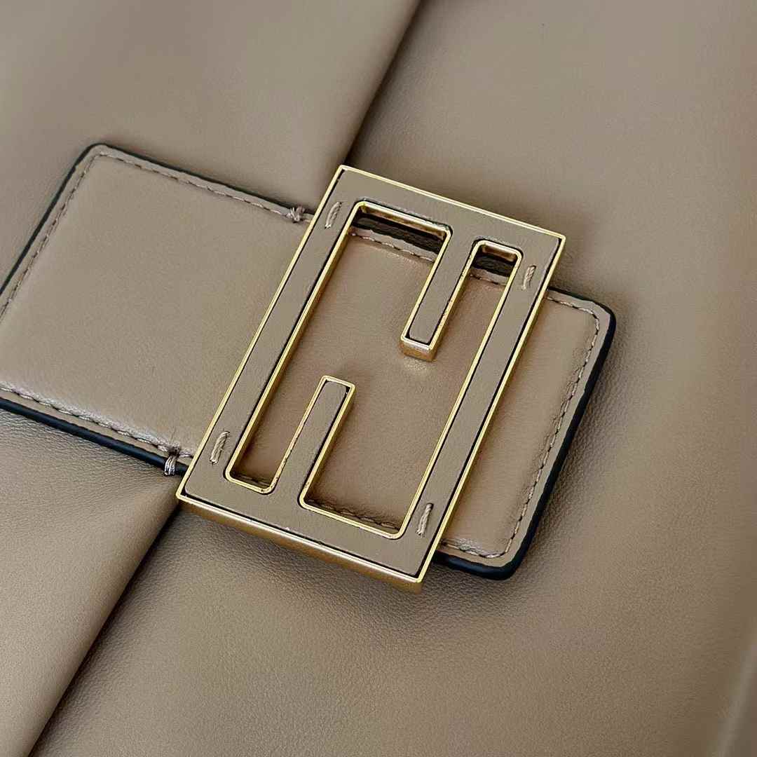 Fendi Mamma Baguette Large view 5