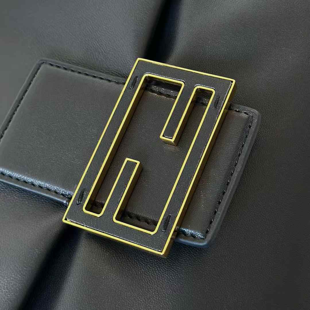Fendi Mamma Baguette Large view 5