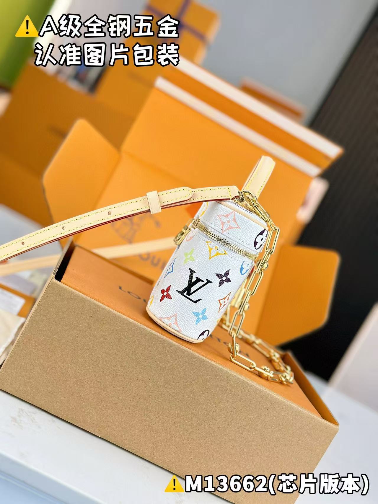 Louis Vuitton Vanity Bag M13662 view 3