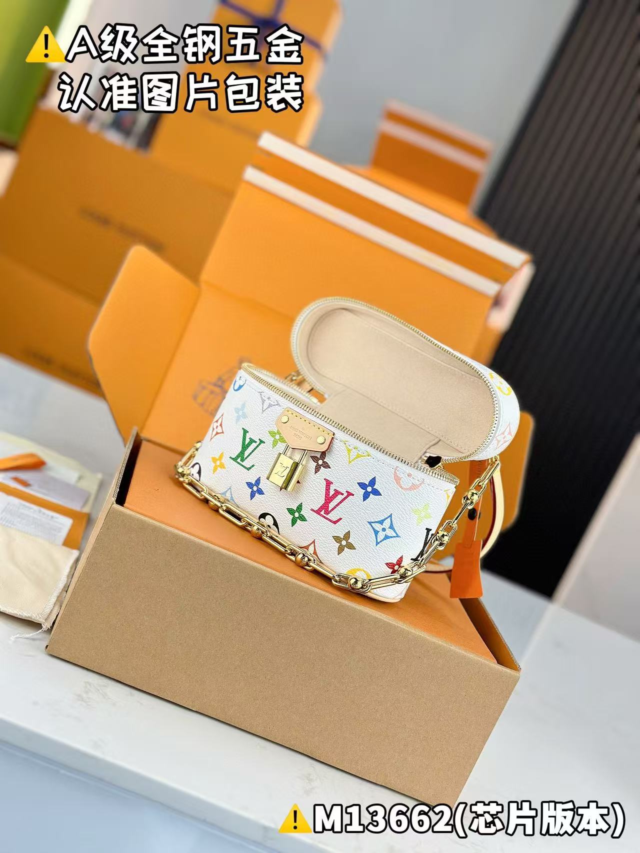 Louis Vuitton Vanity Bag M13662 view 5