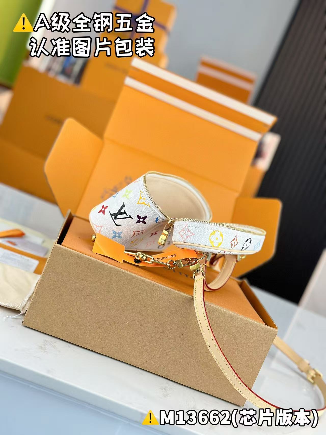 Louis Vuitton Vanity Bag M13662 view 6