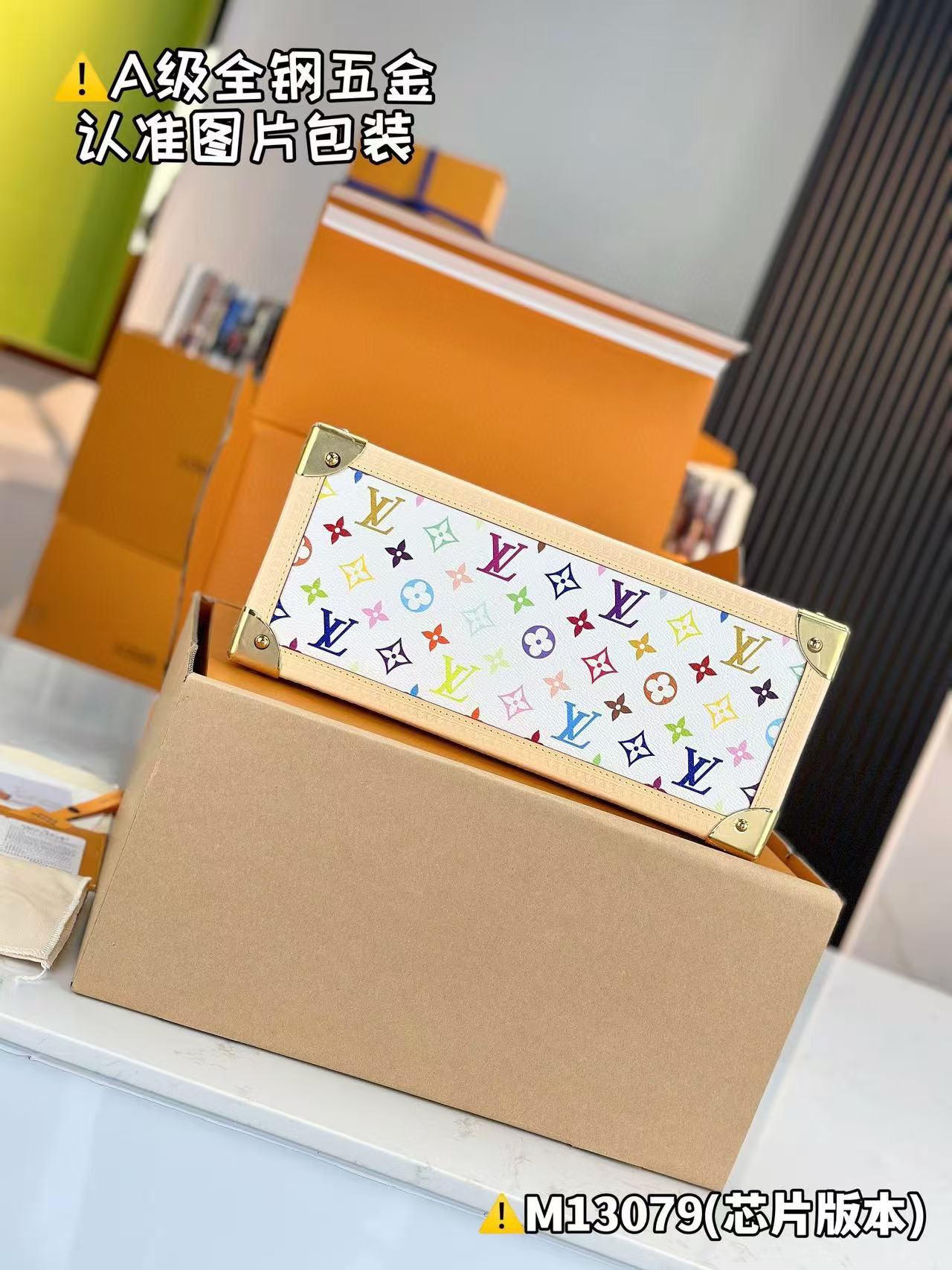 Louis Vuitton x TM OnTheGo MM Bag M13079 view 4
