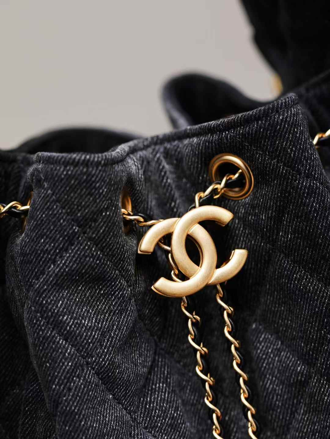 Chanel 25 Medium Handbag view 4