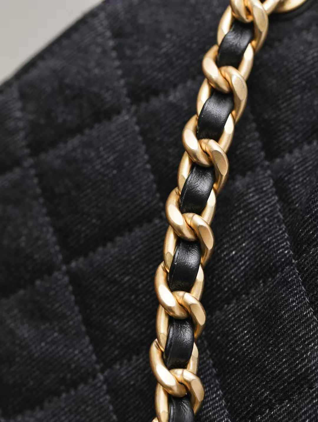 Chanel 25 Medium Handbag view 7