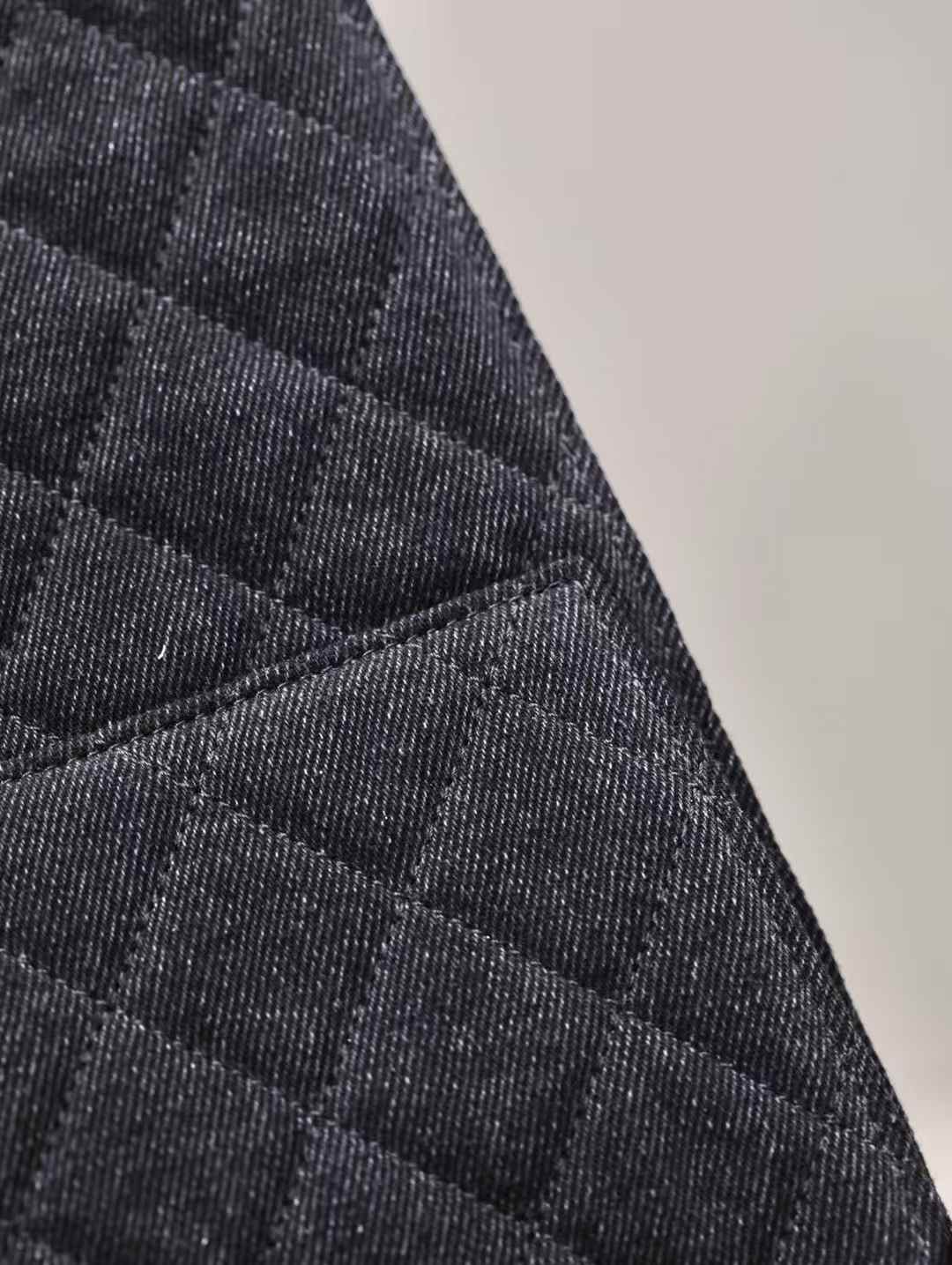 Chanel 25 Medium Handbag view 9
