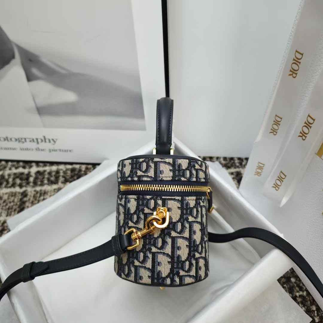 Dior 30 Montaigne Mini Vanity Case view 3