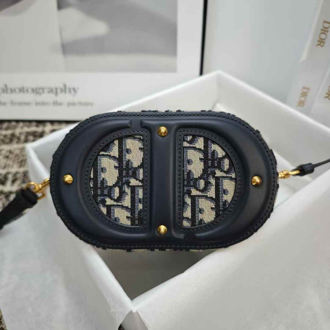 Dior 30 Montaigne Mini Vanity Case view 4