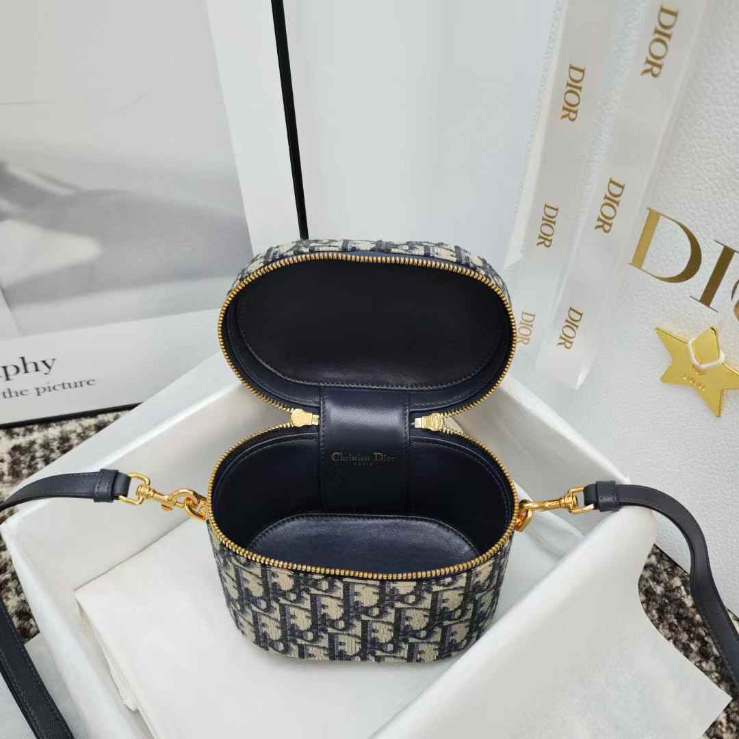 Dior 30 Montaigne Mini Vanity Case view 7