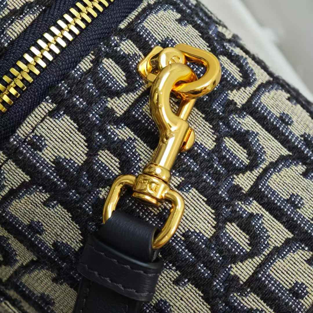 Dior 30 Montaigne Mini Vanity Case view 8