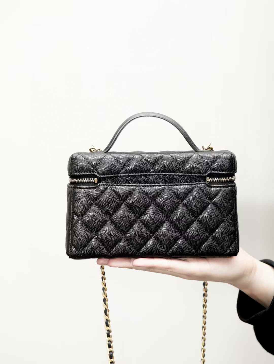 Chanel Chain clutch view 2