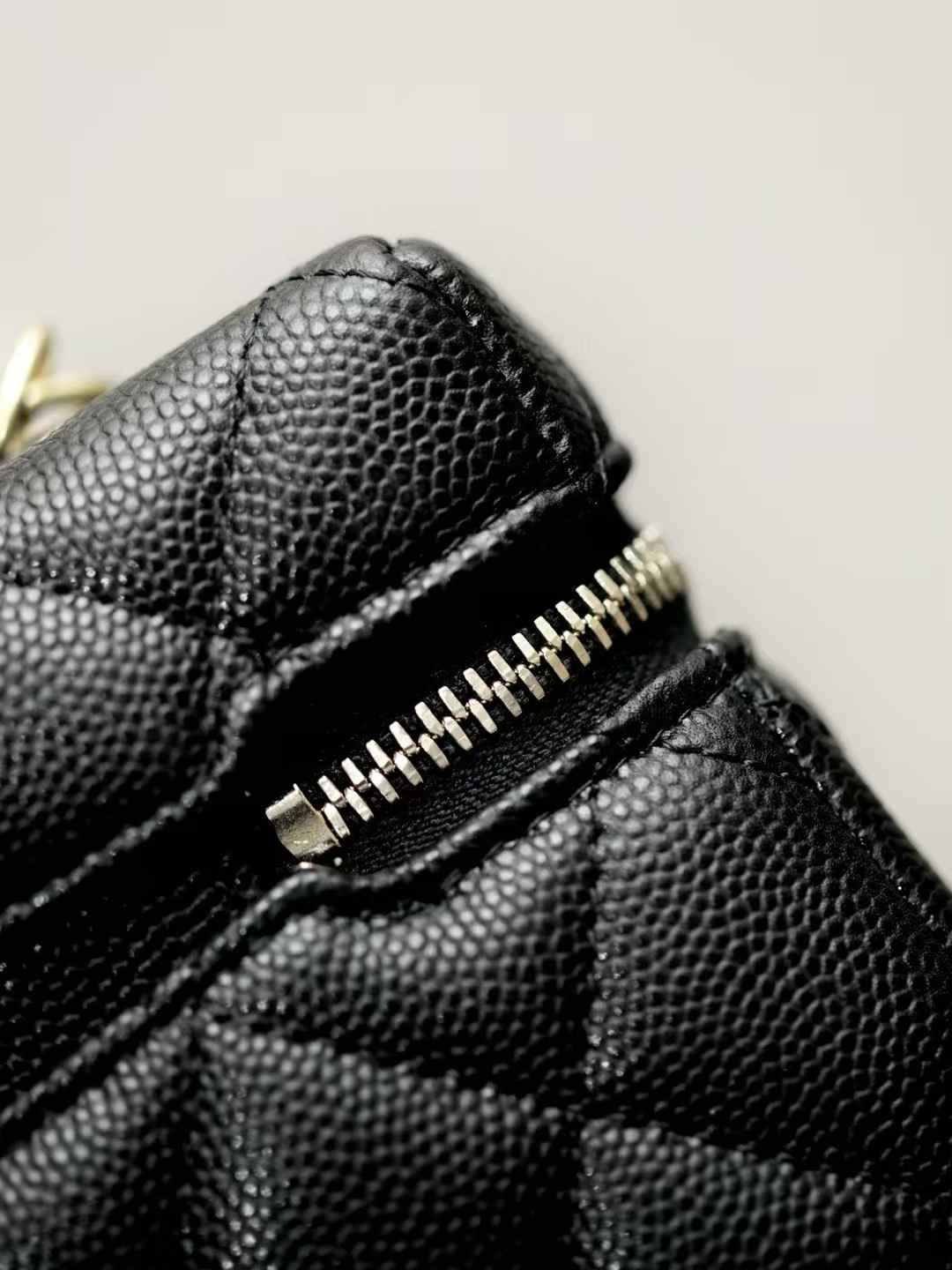 Chanel Chain clutch view 5